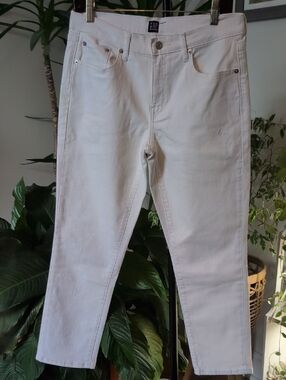 GAP Women’s White Cropped "Best Girlfriend" Jeans